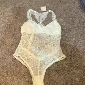 Intimately free ivory lace bodysuit size small Nwt